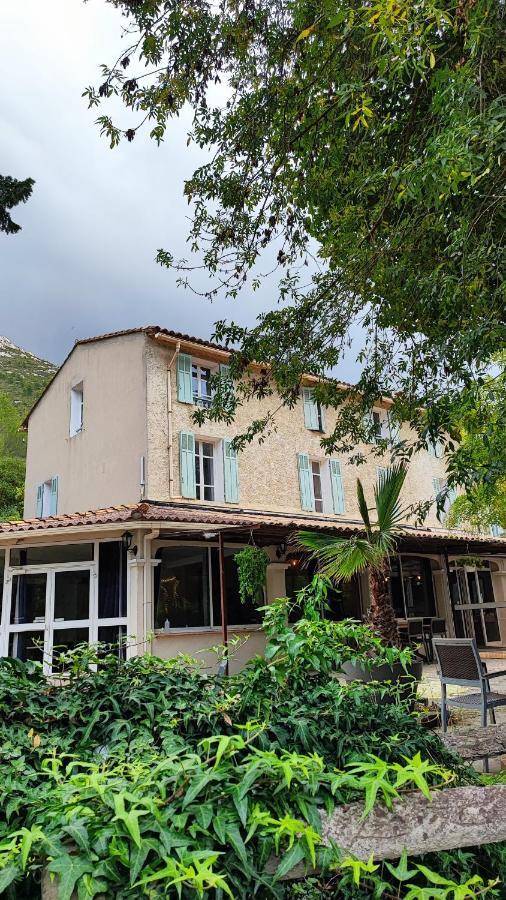 Logis Hotel & Restaurant Du Parc Gemenos Exterior photo